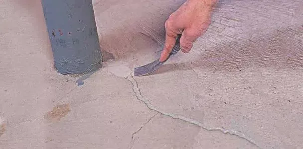 sealing crack in concrete foundation